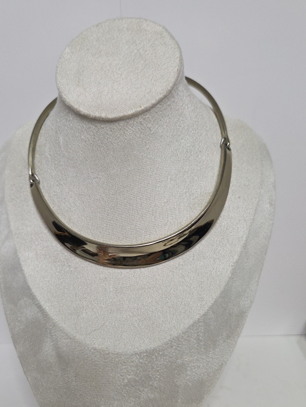 Shiny Metal Collar Necklace - Gold